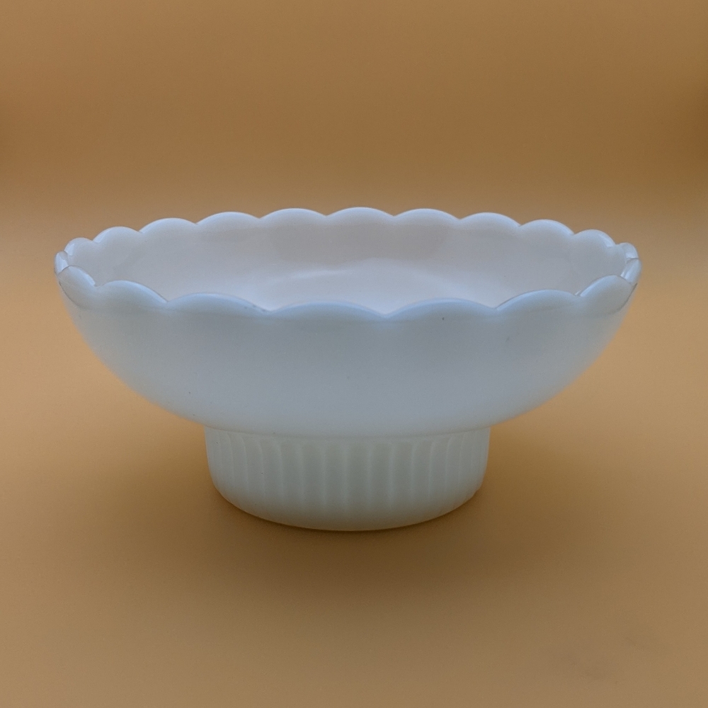 VTG EO Brody Co. M2000 Milk Glass Bowl